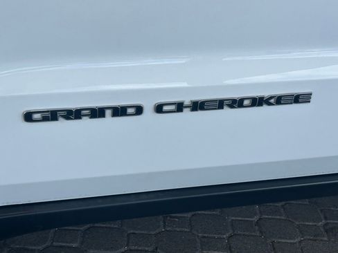 Used 2020 Jeep Grand Cherokee Limited image 18