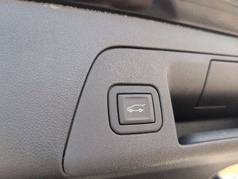 Used 2023 Buick Envision Essence AWD/4WD image 37