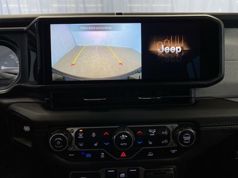 Certified 2025 Jeep Wrangler Sahara image 18