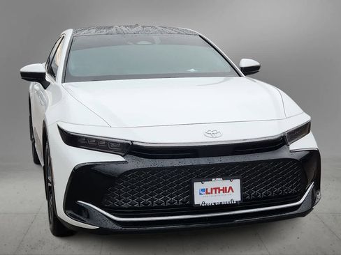 Used 2024 Toyota Crown Limited image 3