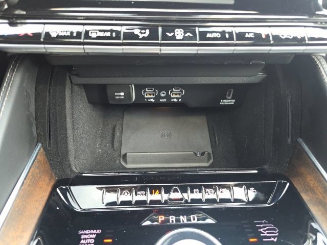 Used 2025 Jeep Grand Wagoneer 4WD image 39