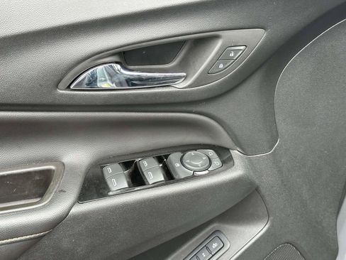Used 2023 Chevrolet Equinox Premier image 16