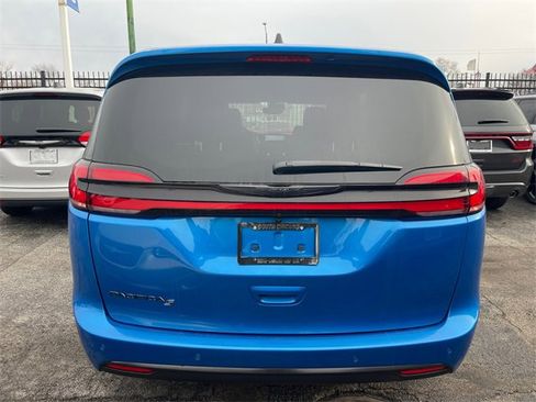 New 2026 Chrysler Pacifica Select w/ S Appearance Package image 4