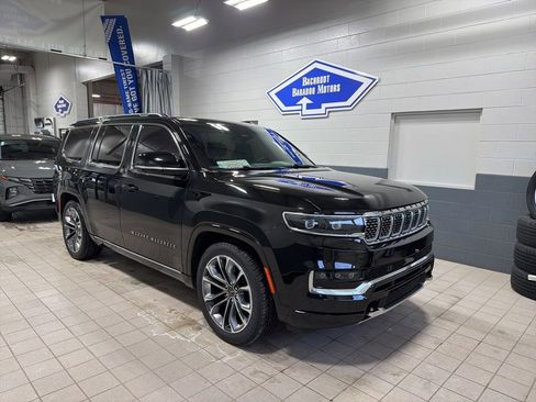 Used 2024 Jeep Grand Wagoneer Series III w/ HD Trailer Tow Package AWD/4WD image 1