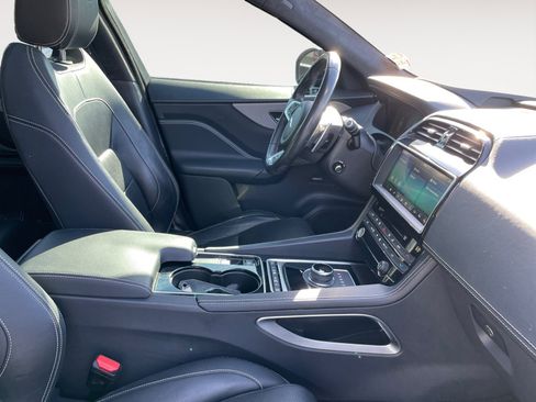 Used 2017 Jaguar F-PACE S image 19