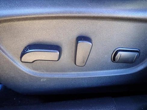 Used 2018 Nissan Rogue Sport SV w/ SV All-Weather Package image 12