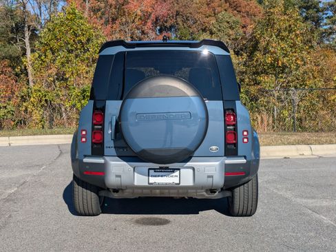 Used 2020 Land Rover Defender 110 SE image 6