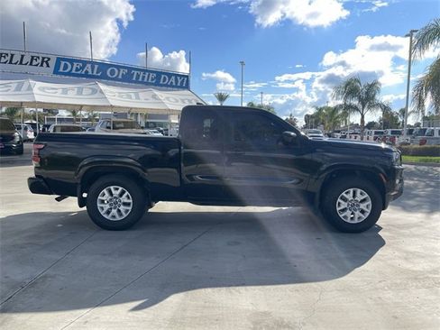 Used 2022 Nissan Frontier SV image 9