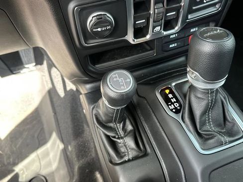 New 2025 Jeep Gladiator Sport image 22