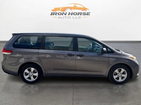 Used 2014 Toyota Sienna L image 4