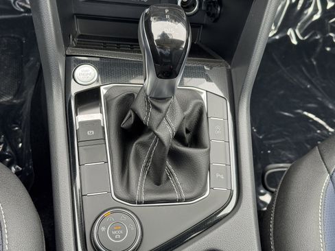 New 2025 Volkswagen Taos SEL image 27