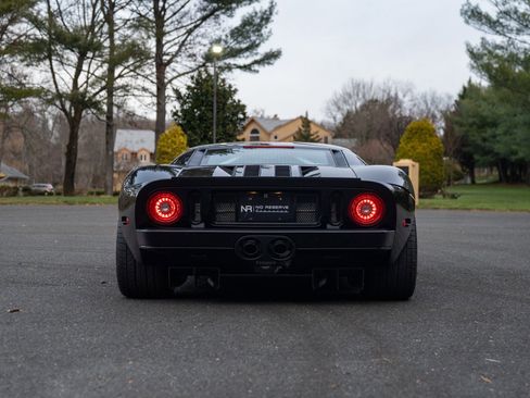 Used 2005 Ford GT RWD image 9