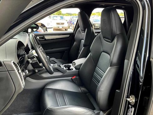 Used 2023 Porsche Cayenne image 13
