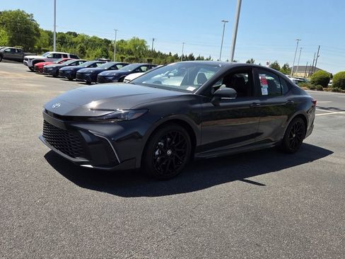 New 2026 Toyota Camry SE FWD image 3