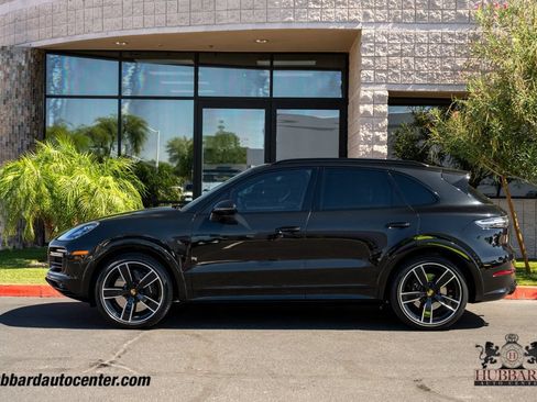 Used 2023 Porsche Cayenne Turbo AWD/4WD image 5