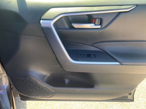 Used 2025 Toyota RAV4 XLE image 20