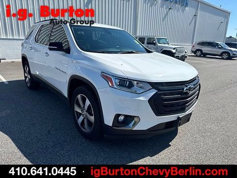 Used 2020 Chevrolet Traverse LT w/ LT Premium Package AWD/4WD image 2