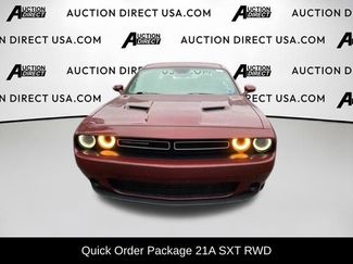 Used 2019 Dodge Challenger SXT RWD video 2