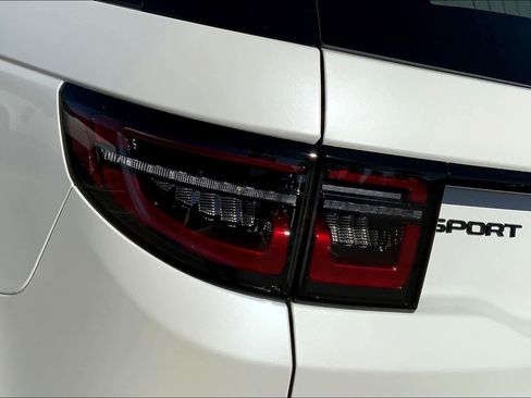 New 2025 Land Rover Discovery Sport Dynamic SE image 14