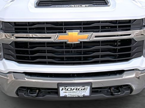 Used 2024 Chevrolet Silverado 2500 LT AWD/4WD image 16