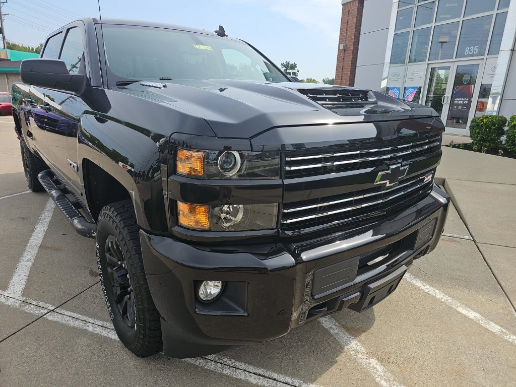 Used 2018 Chevrolet Silverado 2500 LT w/ Midnight Edition AWD/4WD image 4