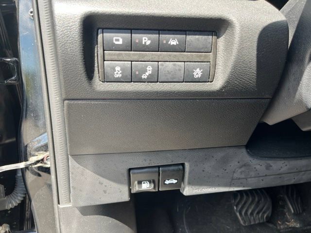 Used 2020 Nissan Kicks S FWD image 28