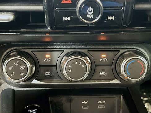 Used 2025 Nissan Kicks SV FWD image 13