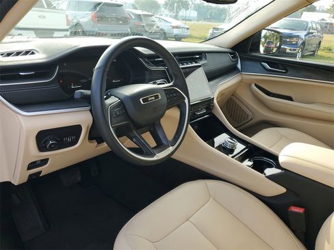 Used 2022 Jeep Grand Cherokee Limited image 14