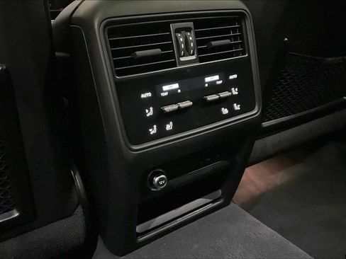 Used 2025 Porsche Cayenne S image 30