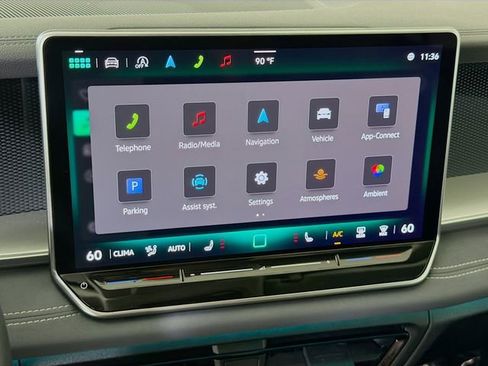 Used 2025 Volkswagen Tiguan SE FWD image 32