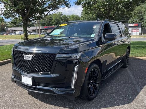 Used 2022 Cadillac Escalade ESV Sport Platinum w/ LPO, ONYX Package AWD/4WD image 2