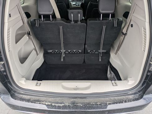 Used 2024 Chrysler Pacifica Touring-L FWD image 31
