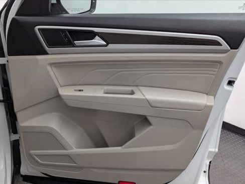 Used 2023 Volkswagen Atlas SE w/ Panoramic Sunroof Package FWD image 28
