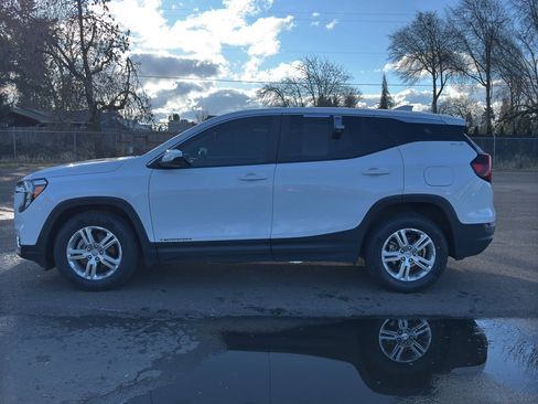 Used 2024 GMC Terrain SLE image 21