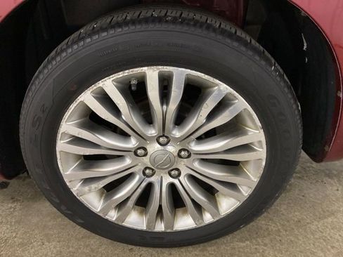 Used 2012 Chrysler 200 Limited w/ Sun/Sound Group FWD image 9