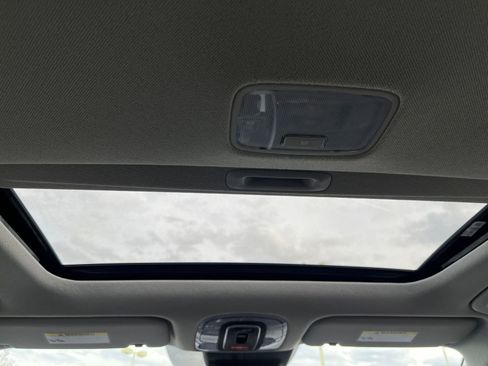 Used 2025 Hyundai Elantra SEL image 24