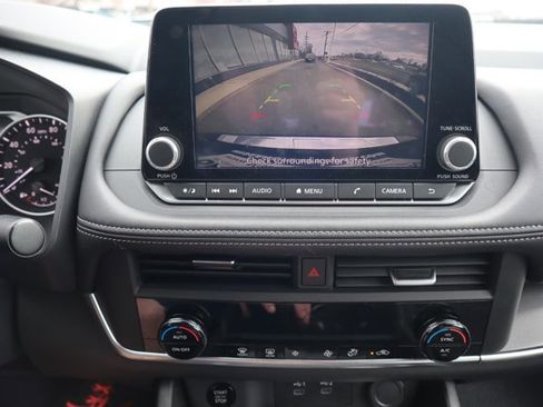 Certified 2023 Nissan Rogue SV image 22