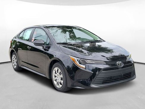 New 2026 Toyota Corolla LE FWD image 3