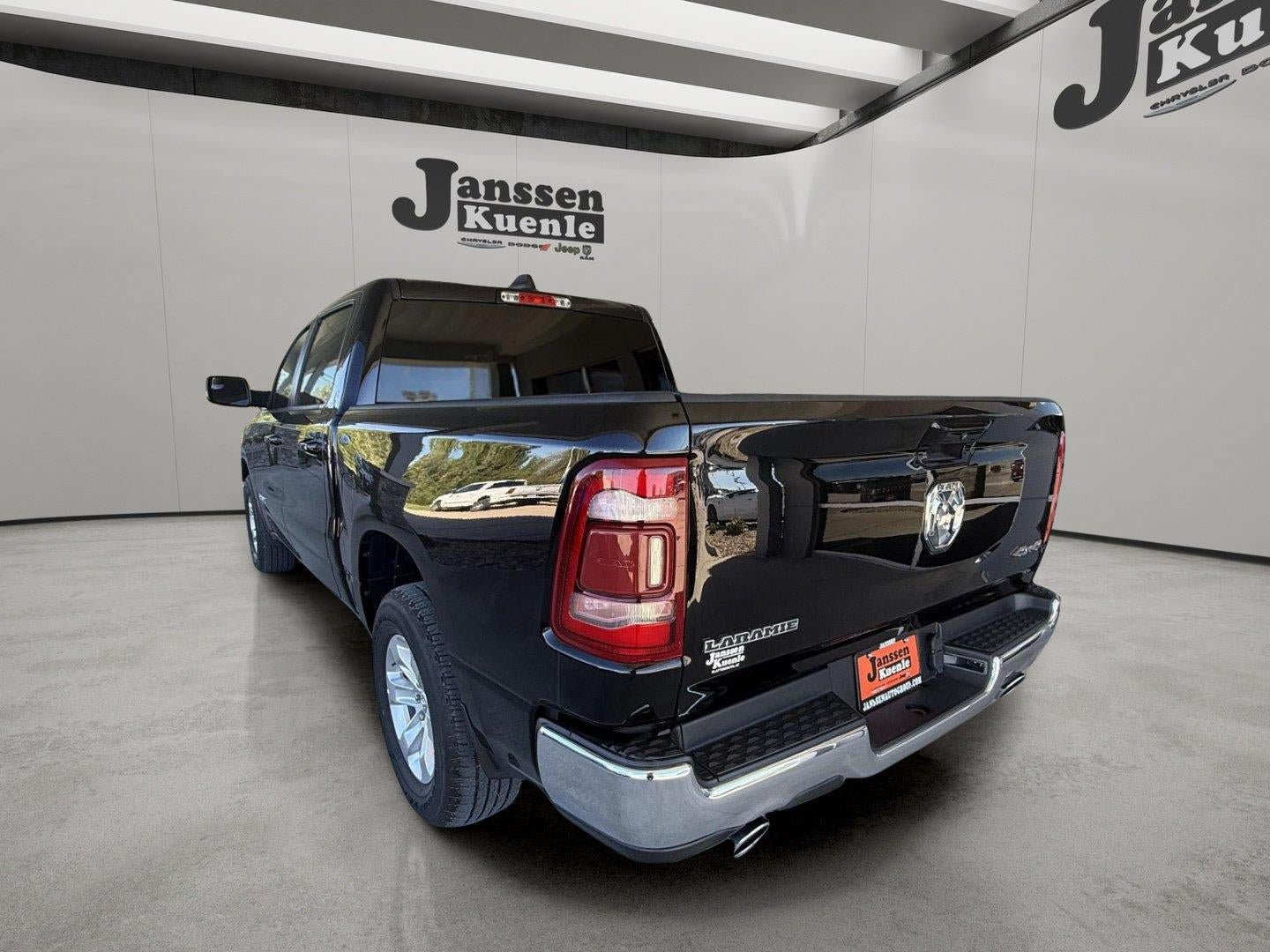 Used 2024 RAM 1500 Laramie AWD/4WD image 2