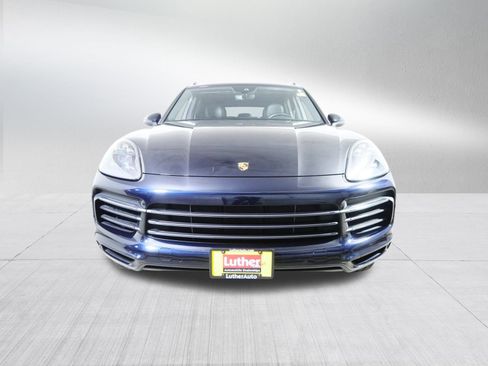 Used 2022 Porsche Cayenne Platinum Edition image 2