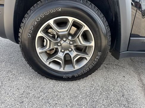 Certified 2023 Jeep Cherokee Trailhawk w/ Premium Leather Package image 45