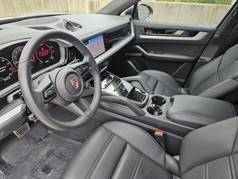 Used 2024 Porsche Cayenne S image 4