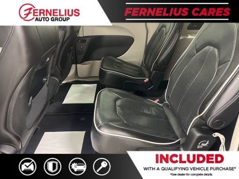 Used 2023 Chrysler Pacifica Limited FWD image 26