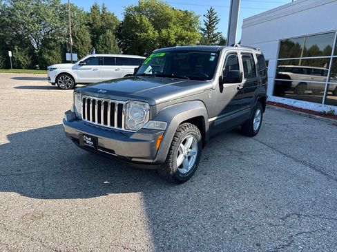 Used 2012 Jeep Liberty Limited AWD/4WD image 7