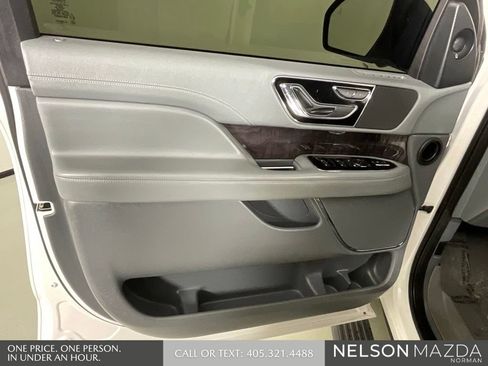Used 2019 Lincoln Navigator L Select RWD image 16