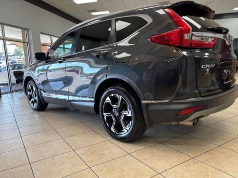 Used 2019 Honda CR-V Touring image 2