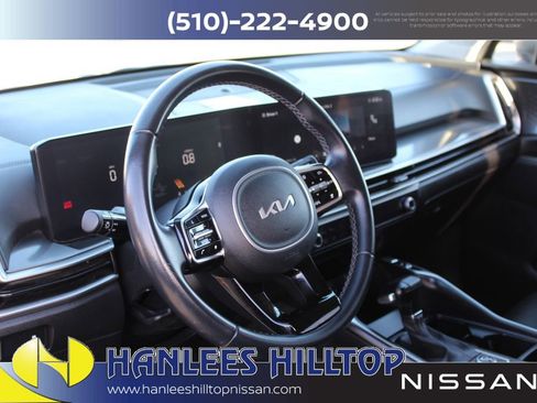 Used 2024 Kia Sorento S image 11