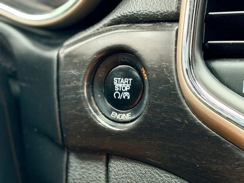 Used 2014 Jeep Grand Cherokee Laredo w/ 18" Wheel & 8.4" Radio Group image 11