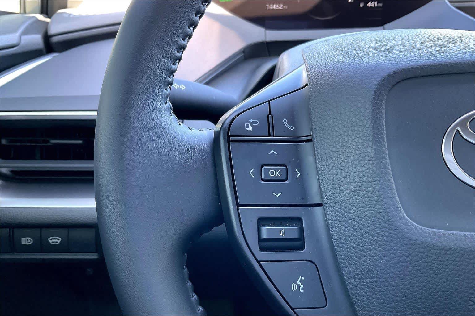 Certified 2025 Toyota Prius LE FWD image 23