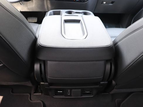 Used 2025 GMC Sierra 1500 SLT AWD/4WD image 20